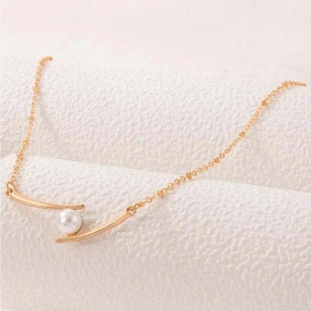 Pearl Faux Pendant necklace Gold plated